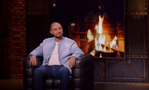 Прожарка Демиса Карибидиса